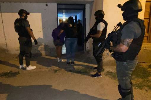 LA CUMBRE: MAESTRA JARDINERA Y LÍDER DE LA BANDA QUE TRASLADABA DROGAS DESDE UN DRONE HACIA UNA CÁRCEL, CAYÓ DETENIDA POR LA FPA